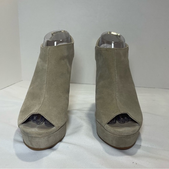 Kenneth Cole Embroidered Wedge Sandals - Tan suede. Floral. Size 6 women’s. - Picture 2 of 13